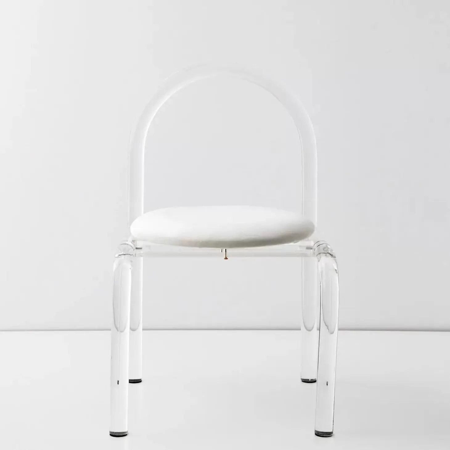 Fashion GigiandTom Arch Lucite Accent Chair White