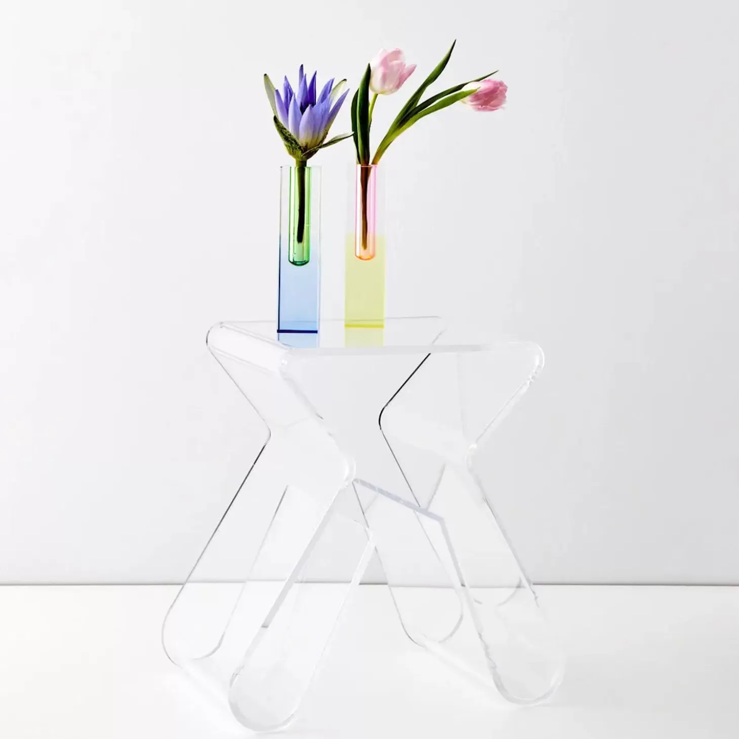 Hot GigiandTom Paperclip Acrylic Side Table Clear