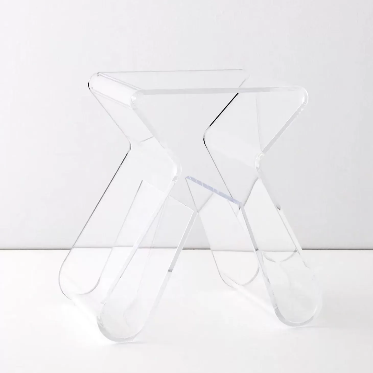 Hot GigiandTom Paperclip Acrylic Side Table Clear